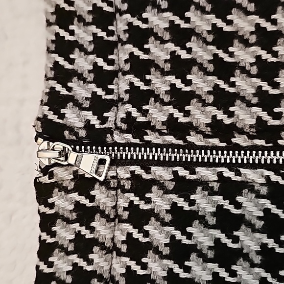 Express, in Excellent/Like New Condition Skirt Size 12 - Picture 2 of 4